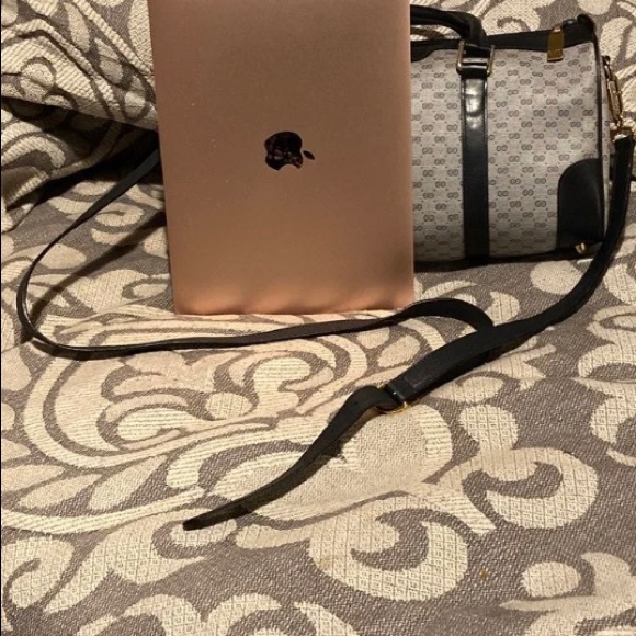 ……….SOLD ‼️ Vintage Gucci Handbag - Picture 5 of 16